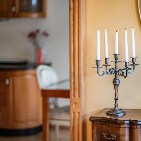 Cosmo - Old Money Lägenhet