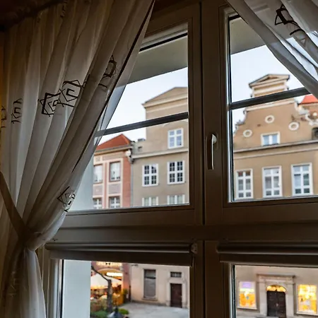 Cosmo - Old Money Apartment