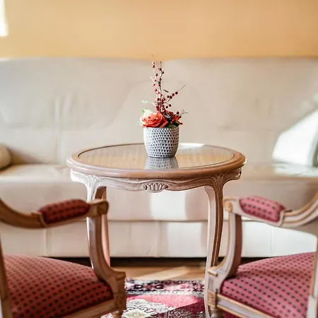 Cosmo - Old Money * 格但斯克