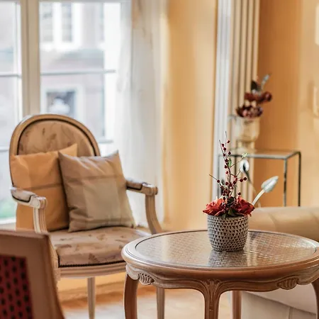 Cosmo - Old Money 格但斯克