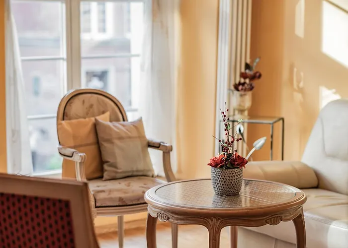 Cosmo - Old Money 格但斯克